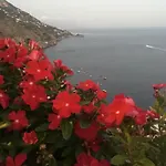 Coastal Cliff, Amalfi Daire *
