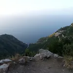 Daire Coastal Cliff, Amalfi Pianillo