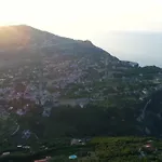 Coastal Cliff, Amalfi Daire