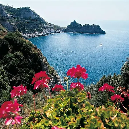 Apartment Coastal Cliff, Amalfi Pianillo